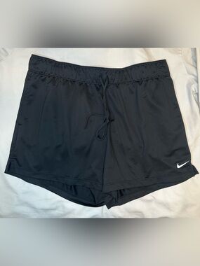 Nike Dri-FIT Attack Shorts Women’s Black Mid Rise Running Training Athletic